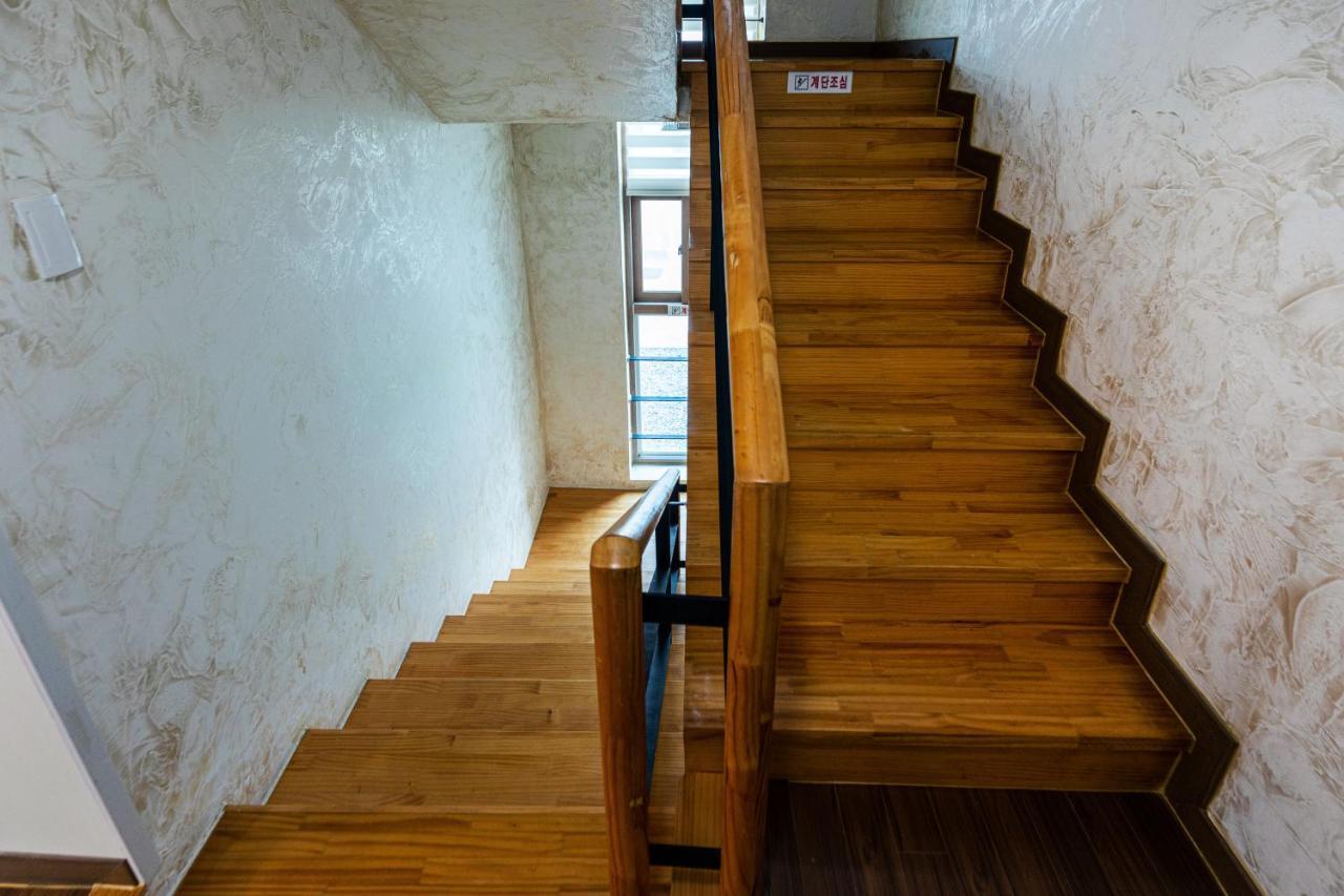 Haevichi Private Pension Seogwipo Exterior foto